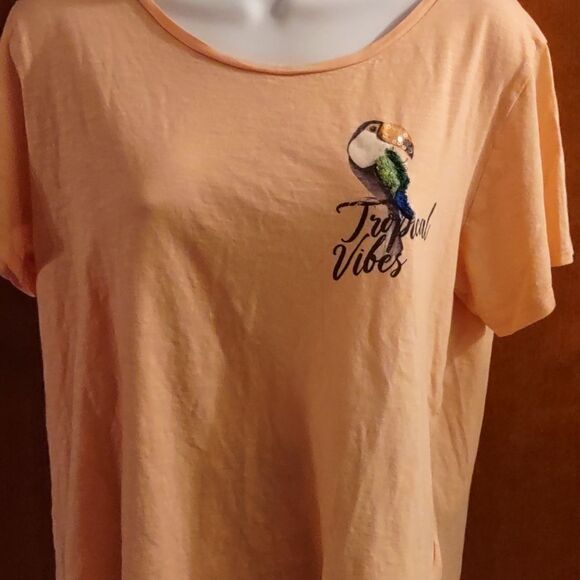 H&M peach colored t-shirt with toucan size medium - Picture 2 of 6